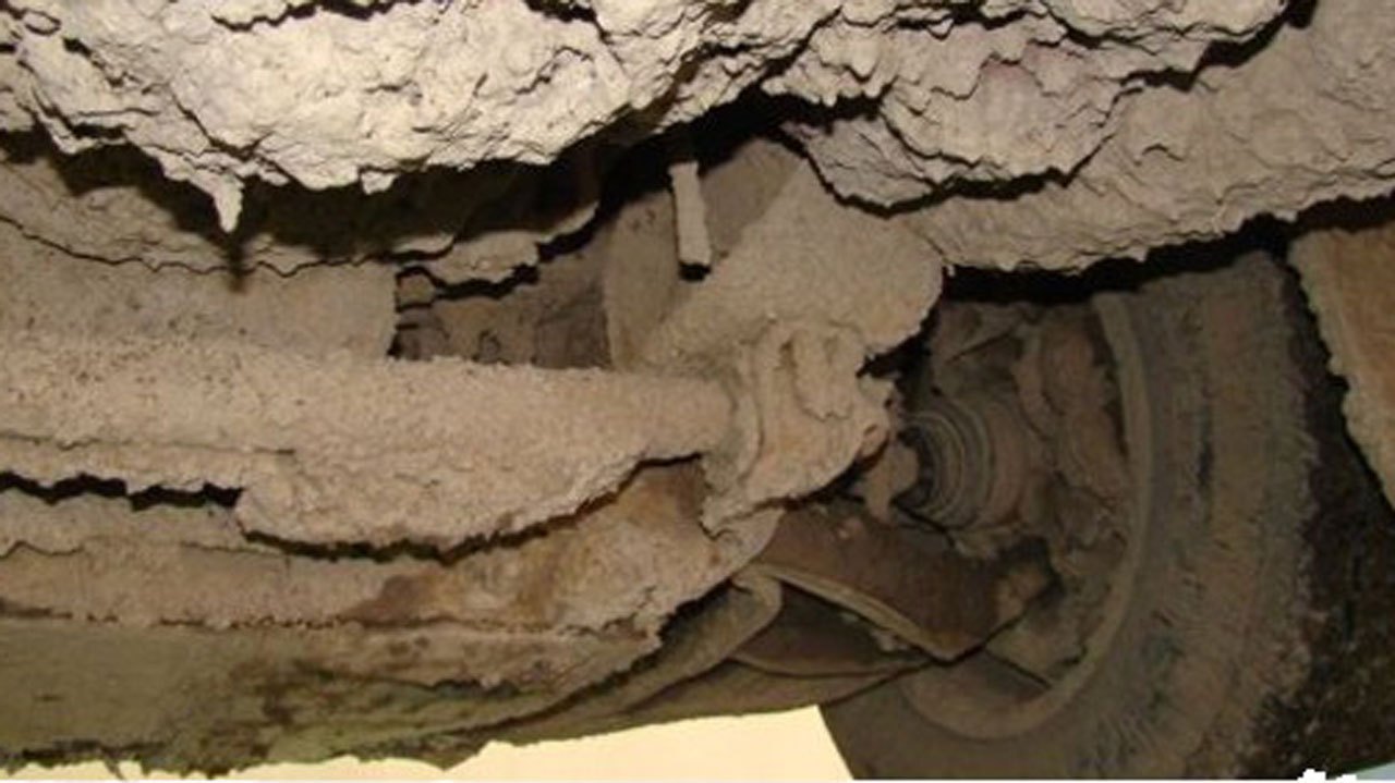 Dirty undercarriage, before wash