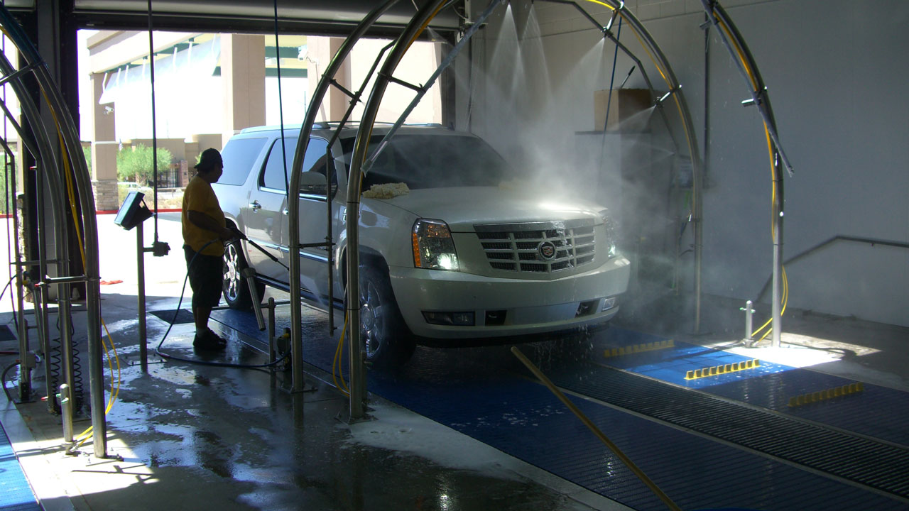 Car wash tunnel