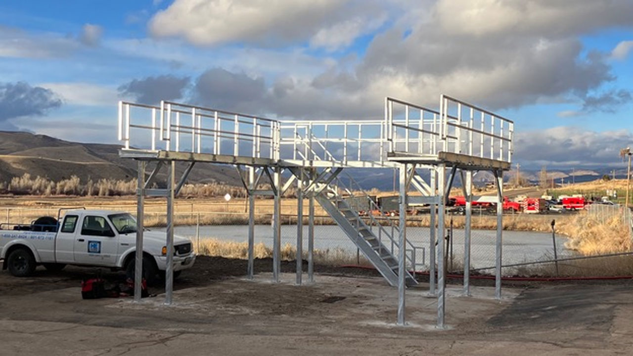 Elevated Catwalk Surrounding Hydropads