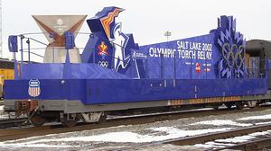 Railcar cleaning equipment