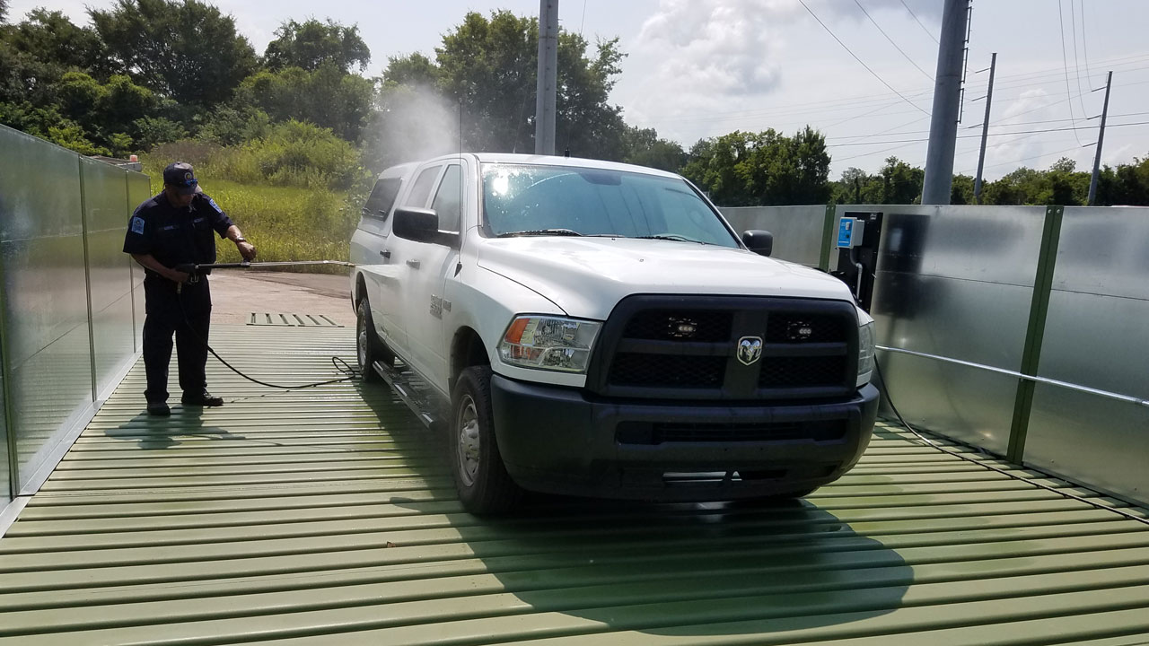 Equipment wash rack